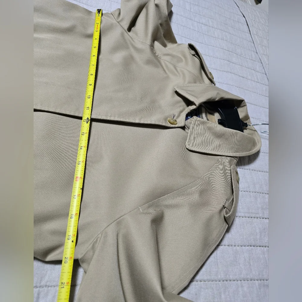 Vintage Burberry Classic Beige Trench Coat with Nova Check Lining - Picture 12 of 13